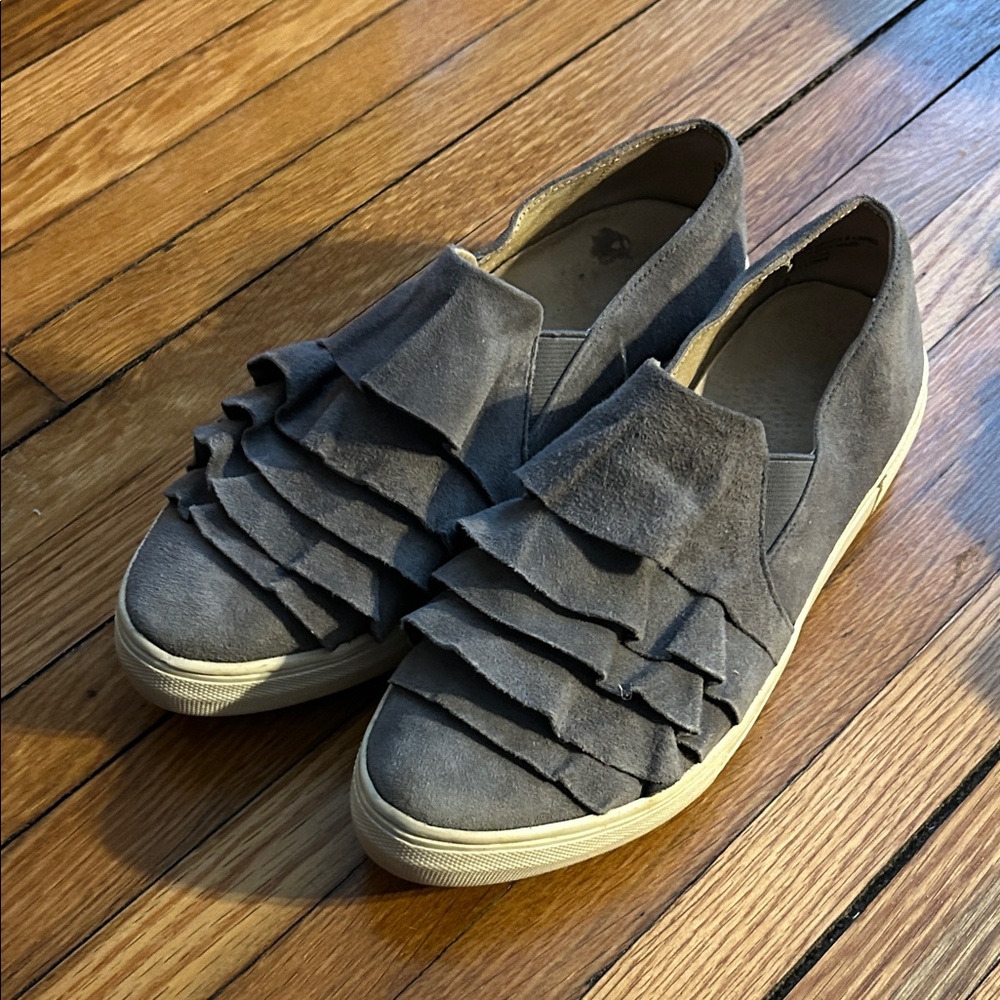 Seychelles Charcoal Ruffle Slip-On Sneakers